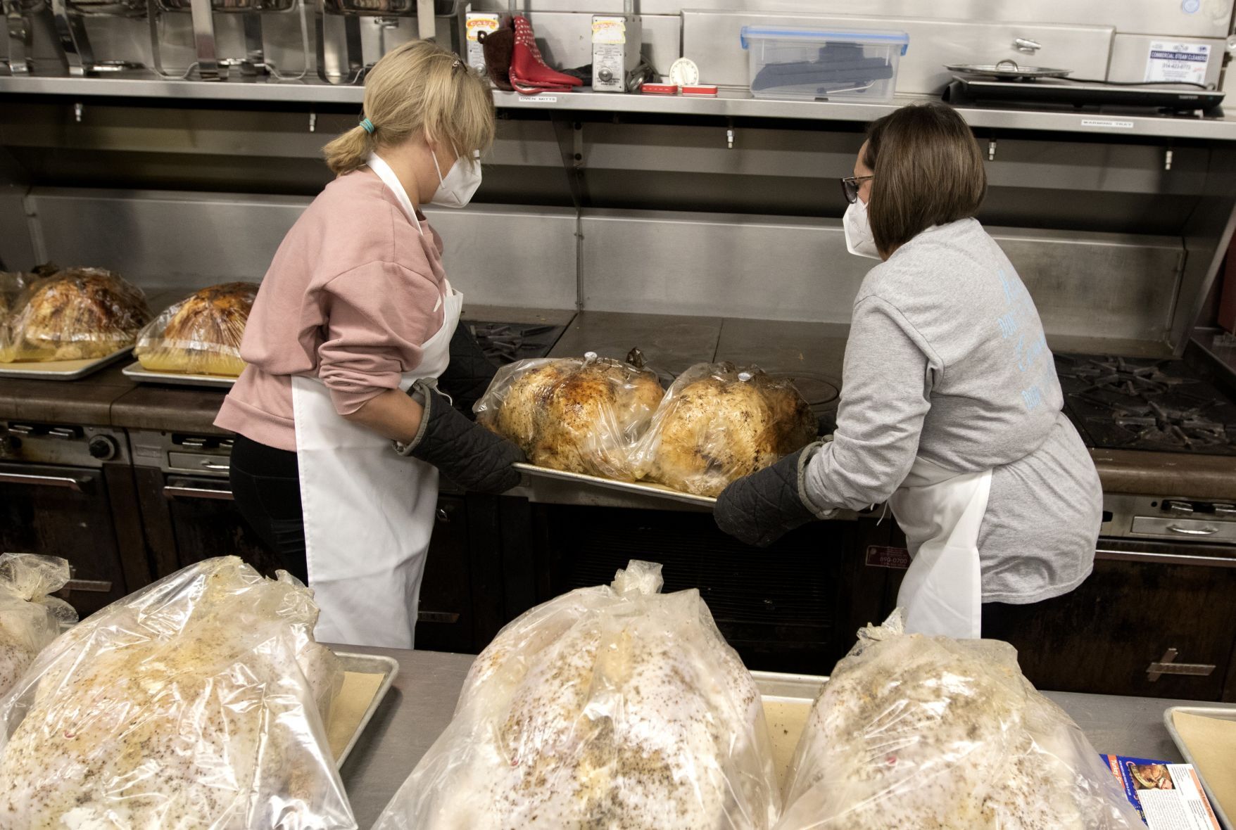 Congregation Temple Israel's Thanksgiving Dinner for Those in Need